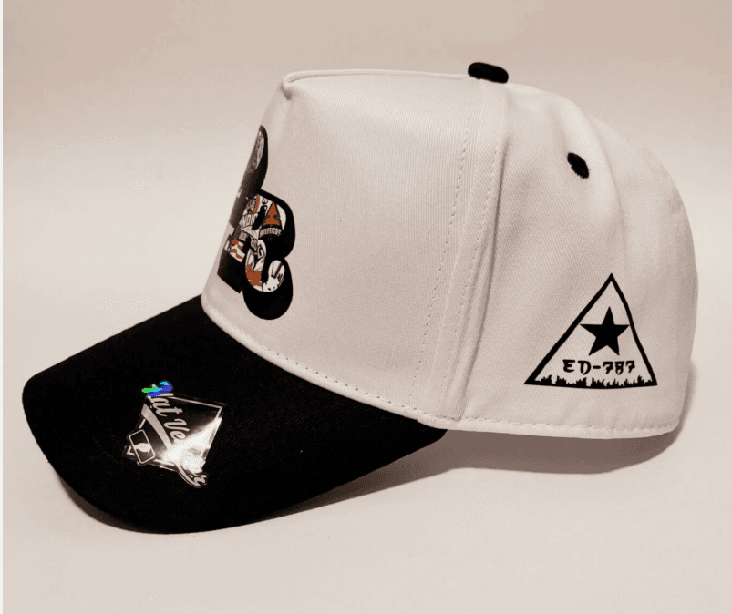 Gorra blanca con visera negra y el PR en collage de equipos de Puerto Rico